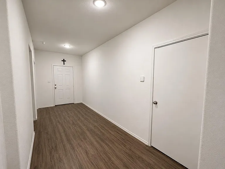 1008 Bluewood Bnd — Photo 7