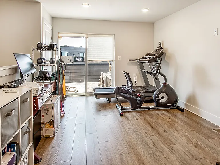 157 Locke St — Photo 16