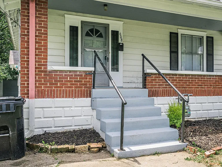 608 Colorado Ave — Photo 2