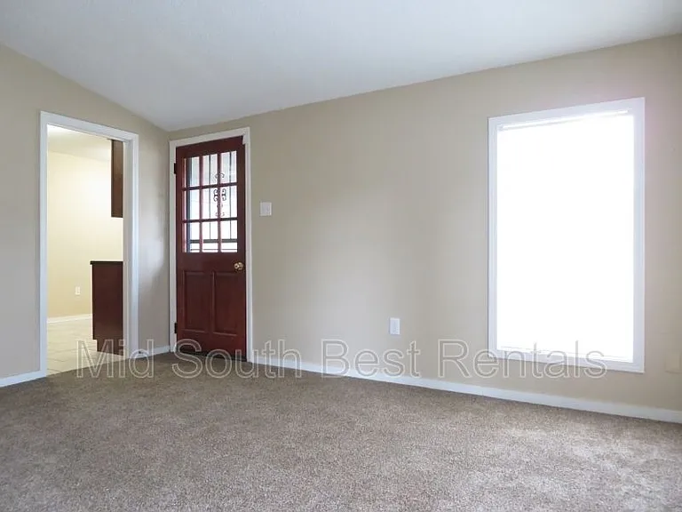 3688 Shoreham Dr — Photo 4