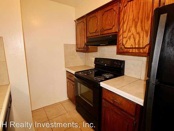 5th image of 901 Acacia Cir
