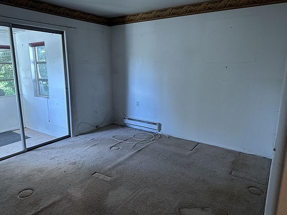 5th image of 9 Farrington Ct