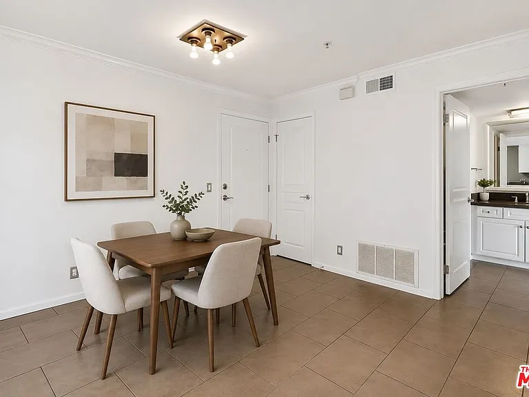 7320 Hawthorn Ave #203 — Photo 9