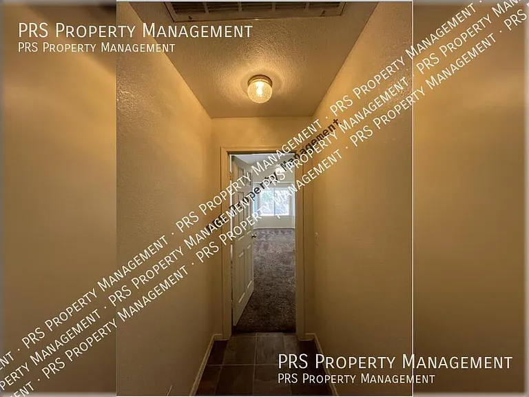 818 W Silver Creek Rd — Photo 24