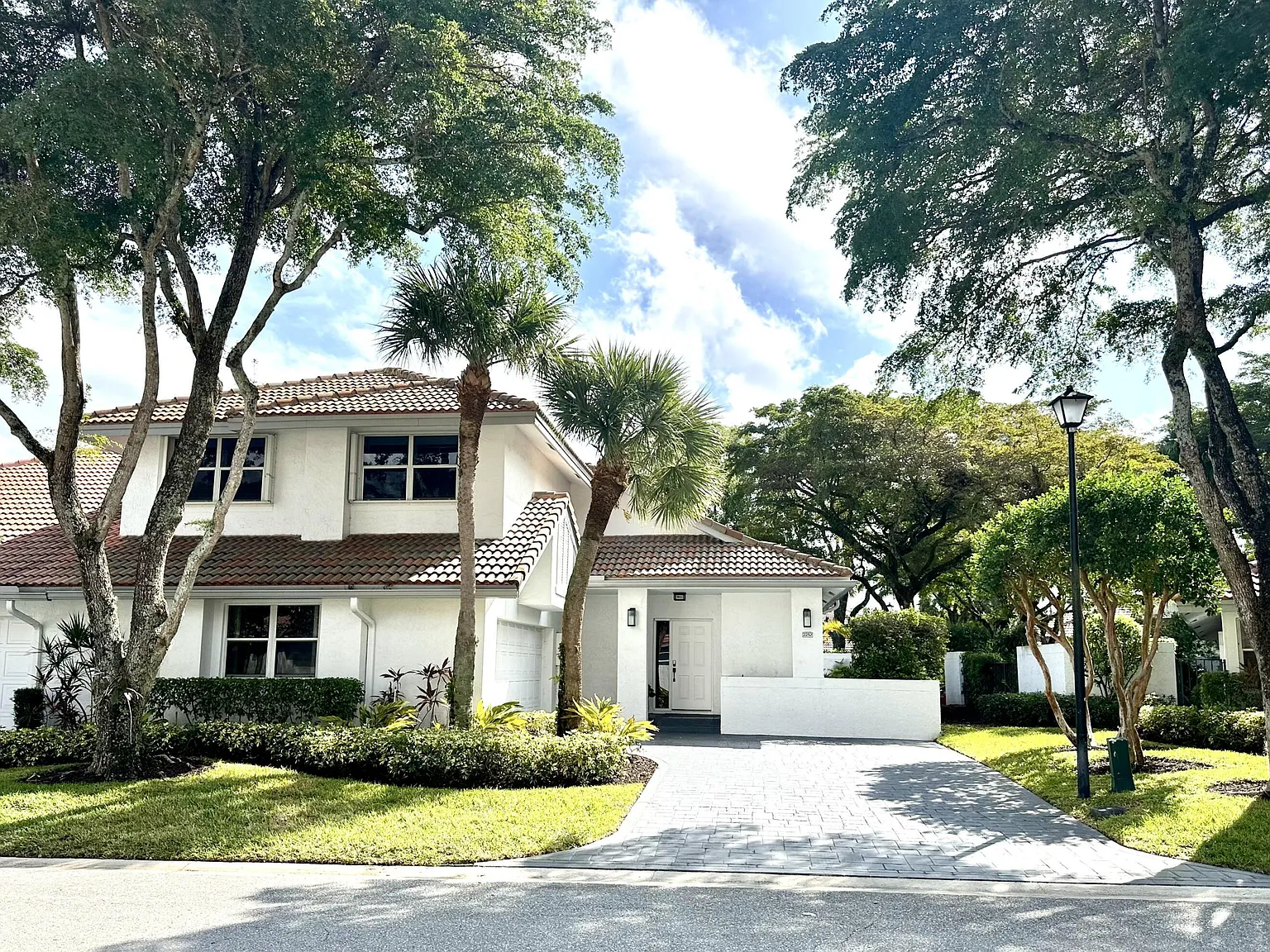3 bed, 2.5 bath, 1950 sqft, $13,000 — Photo 1