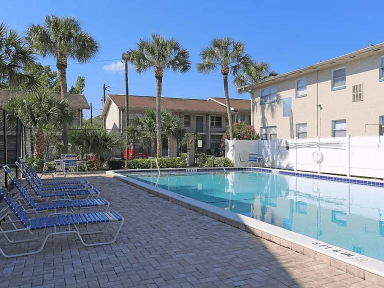 Lakeland Manor Apartment Homes — Photo 15