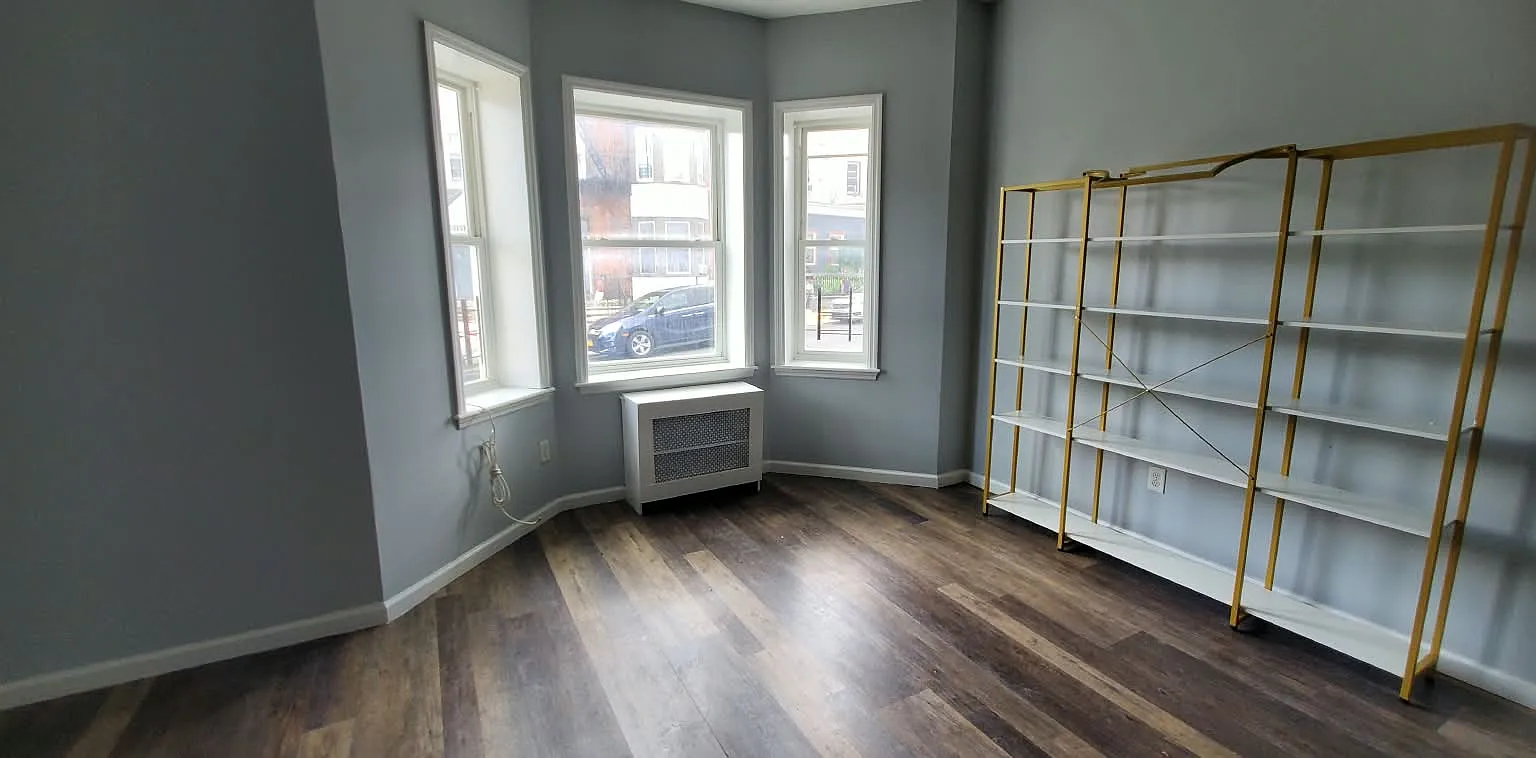 3 bed, 952 sqft, $3,400 — Photo 4