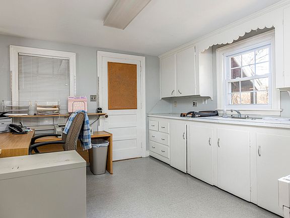 3rd image of 5 Elmwood Avenue