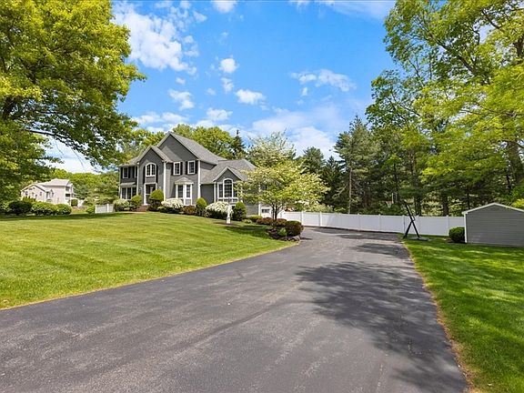 2nd image of 7 Fiorenza Dr