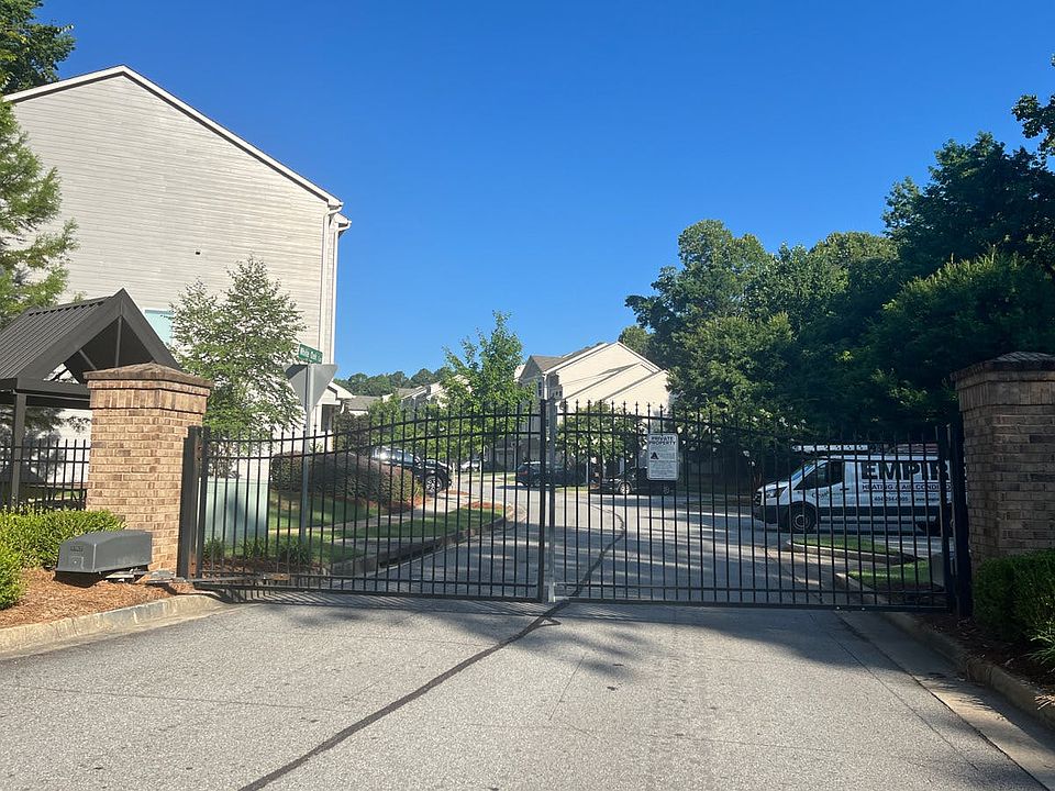 2nd image of 2767 White Oak Ln