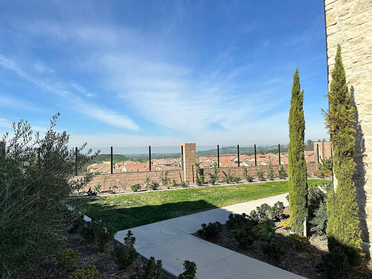 4 bed, 4.5 bath, 3221 sqft, $11,000 — Photo 3