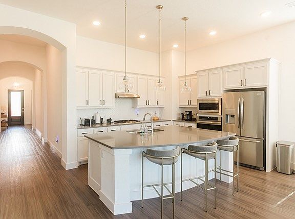 3rd image of 625 Claverton Ln