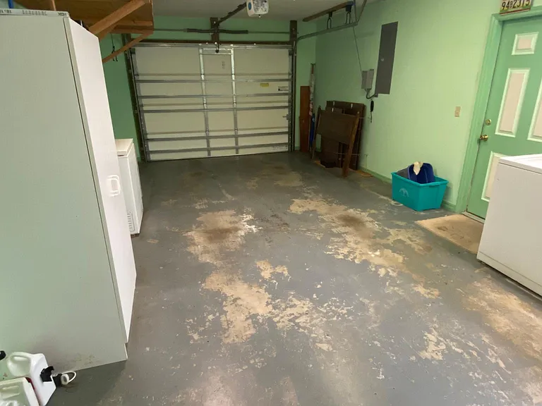 109 Cypress Dr E — Photo 16