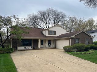 1550 Chickasaw Dr, Naperville, IL