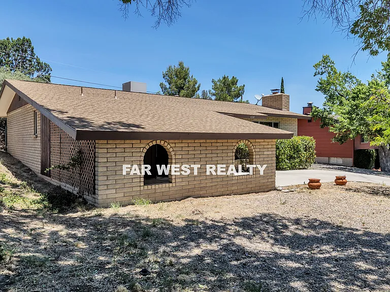 428 Stewart Cir — Photo 5
