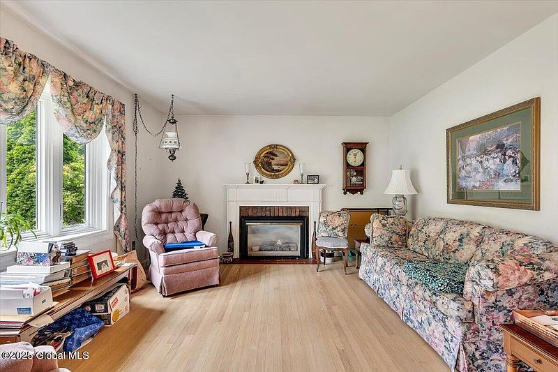 3rd image of 27 Cedar Lane