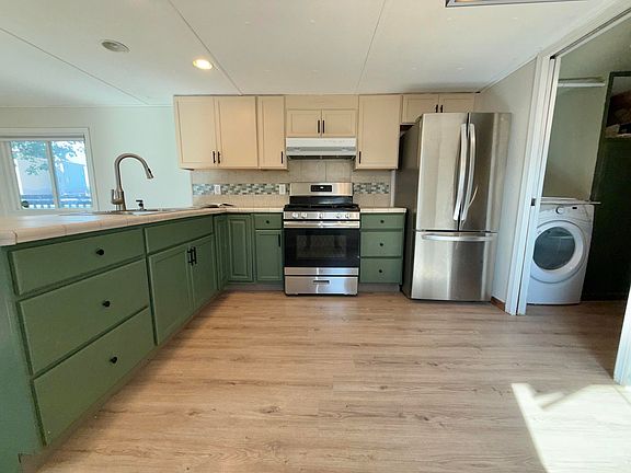 3rd image of 808 Avoca Ave Space 23