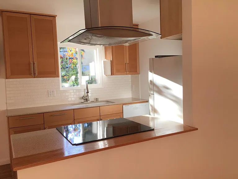 964 Larrabee St #205 — Photo 2