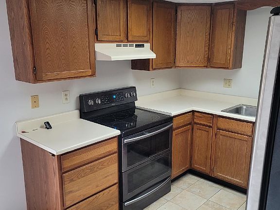 3rd image of 865 Xenia Ave #14