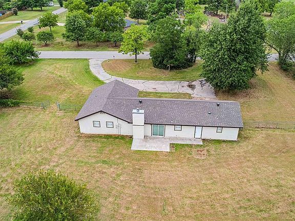 3rd image of 2008 Oakhollow Dr