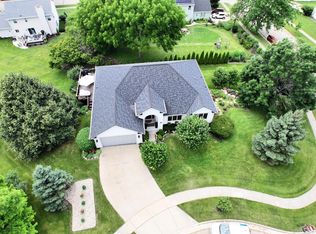 825 Chantilly Ct, Burlington, WI 53105