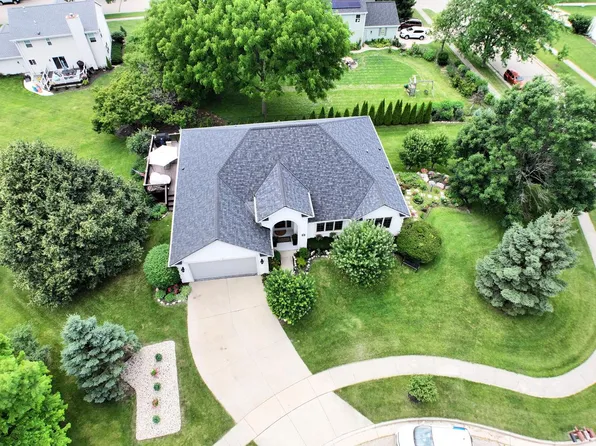 825 Chantilly COURT, Burlington, WI 53105