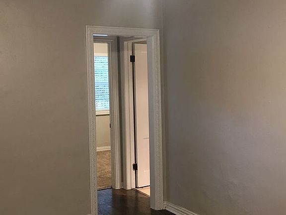 4th image of 421 McEntire Ct