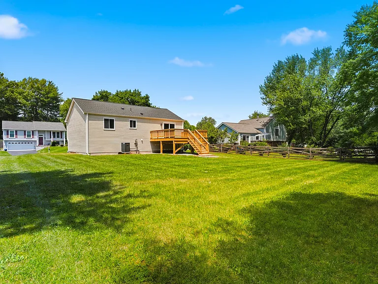 202 Leslie Ct #202 — Photo 42