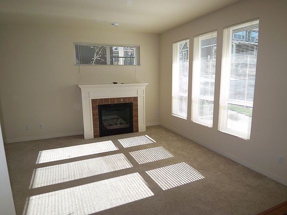 4th image of 2328 NE Marion Ln