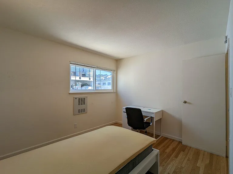 Vanguard Apartments — Photo 35
