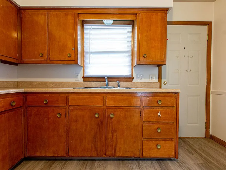 3605 S 82nd St — Photo 10