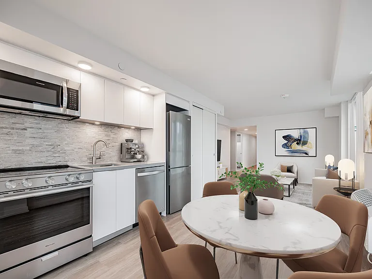 350 Queens Quay W — Photo 19