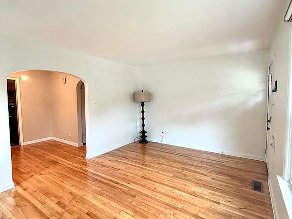 3rd image of 2638 Lynnwood Ave
