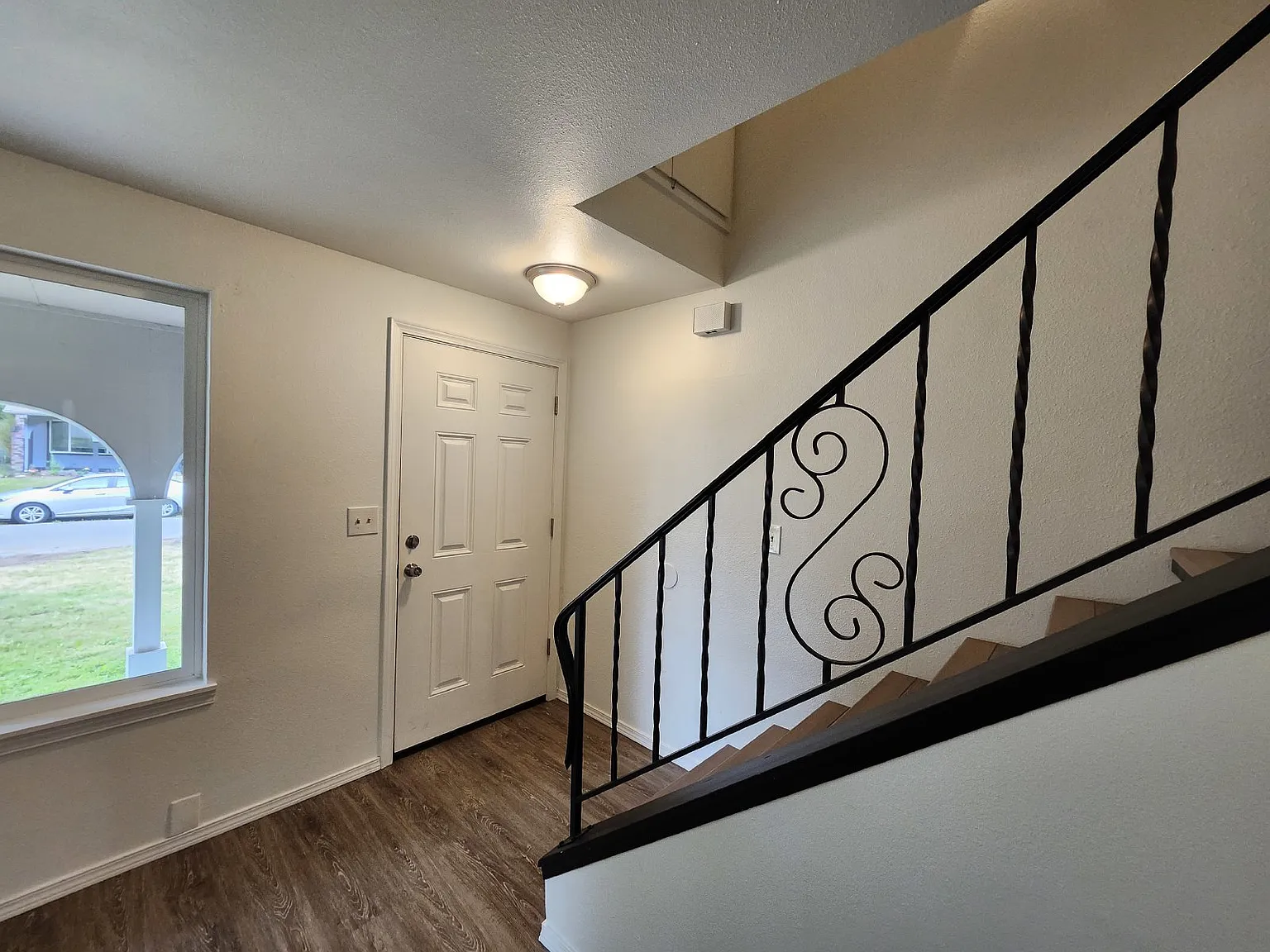 2 bed, 1.5 bath, 1079 sqft, $2,050 — Photo 3