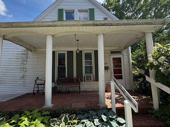 2nd image of 609 E Harrison St