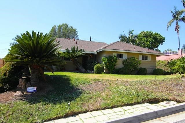 Notice this house sets up above the one to the left.  So you have a view of the city and Catalina Island!