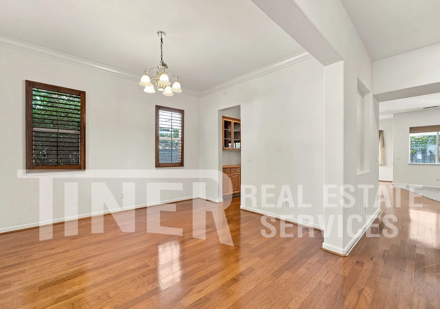 1885 Casterbridge Dr - TIER 1 -Stunning Three Bedroom+ office/den Roseville Home — Photo 3