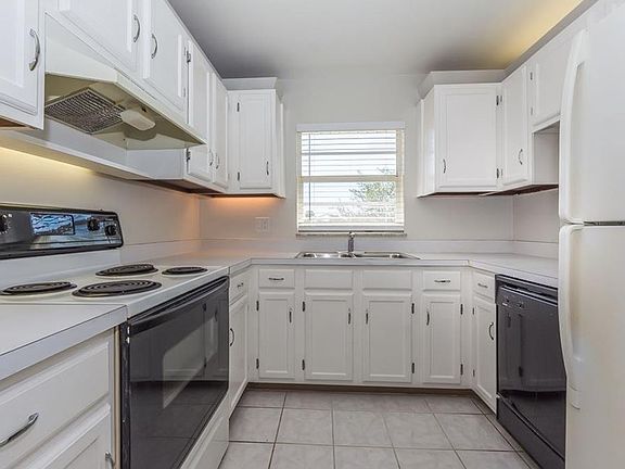 5th image of 33 Pine Arbor Ln