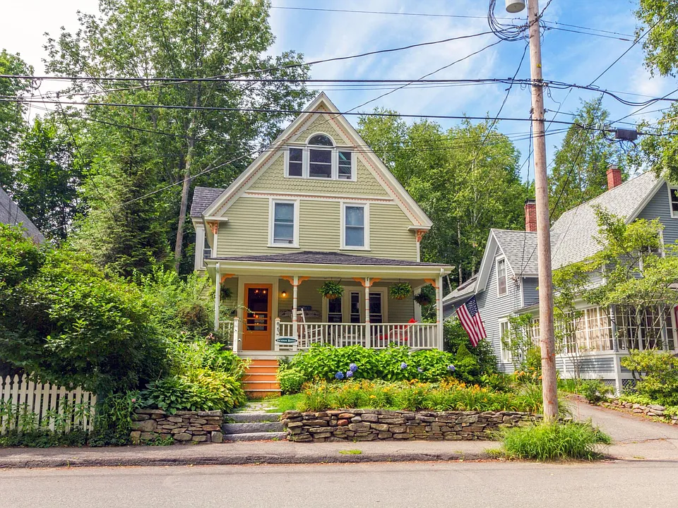 93 Bayview St