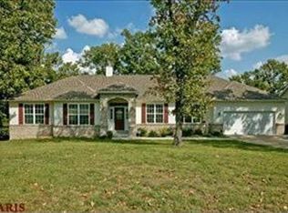 5067 Oak Bluff Dr, High Ridge, MO 63049
