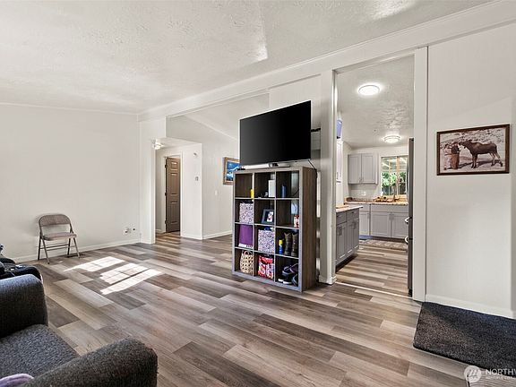 4th image of 12109 241st Avenue Ct E