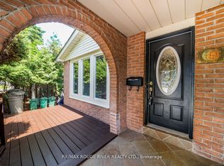 3 Swanston Cres, Ajax, ON L1S3J5