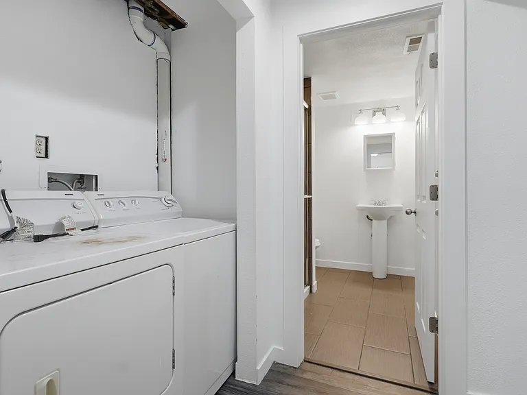 2479 Tulip St #B — Photo 7