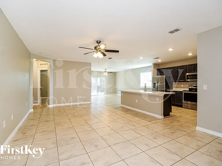 3920 Scotland St — Photo 2