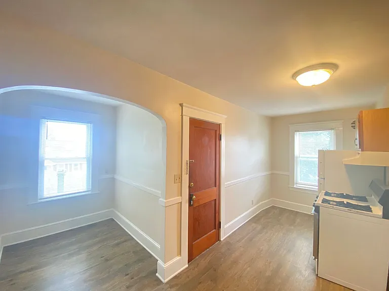 16 Linwood St #E — Photo 2