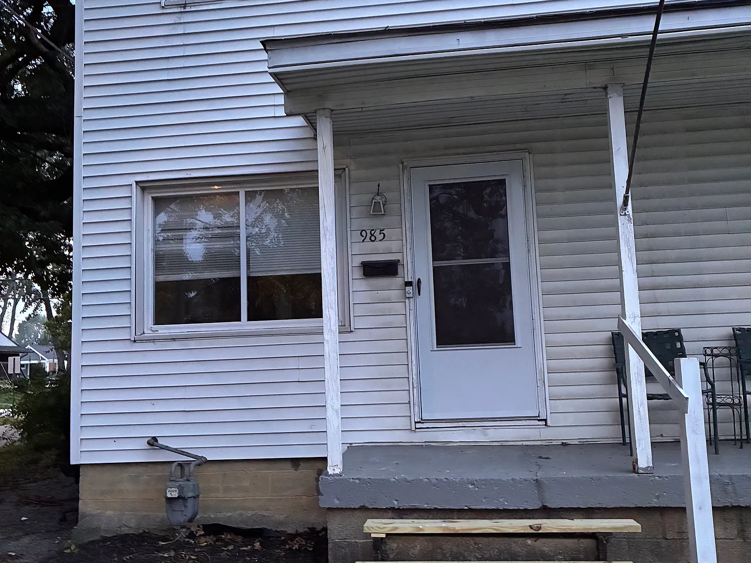 2 bed, 858 sqft, $1,300 — Photo 1