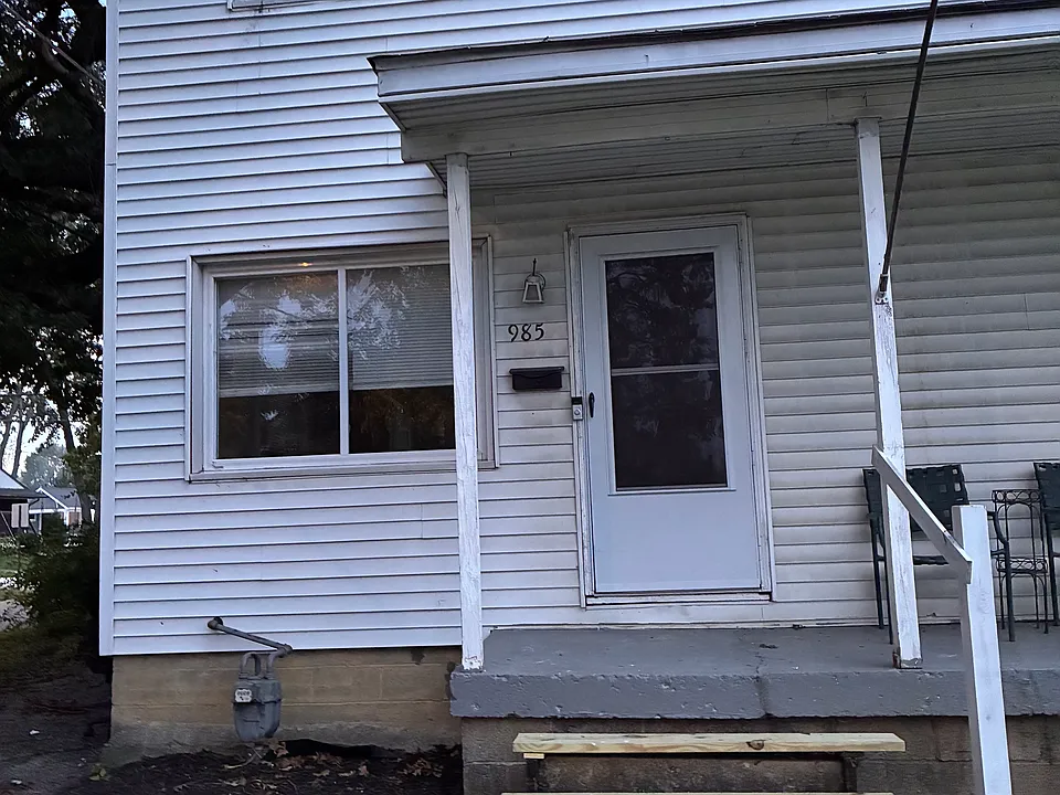 985 Racine Ave