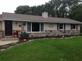 3035 Pilgrim Rd, Brookfield, WI 53005