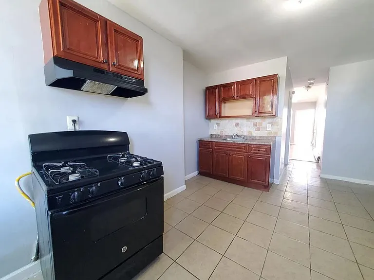 95 16th Ave #3RR — Photo 1