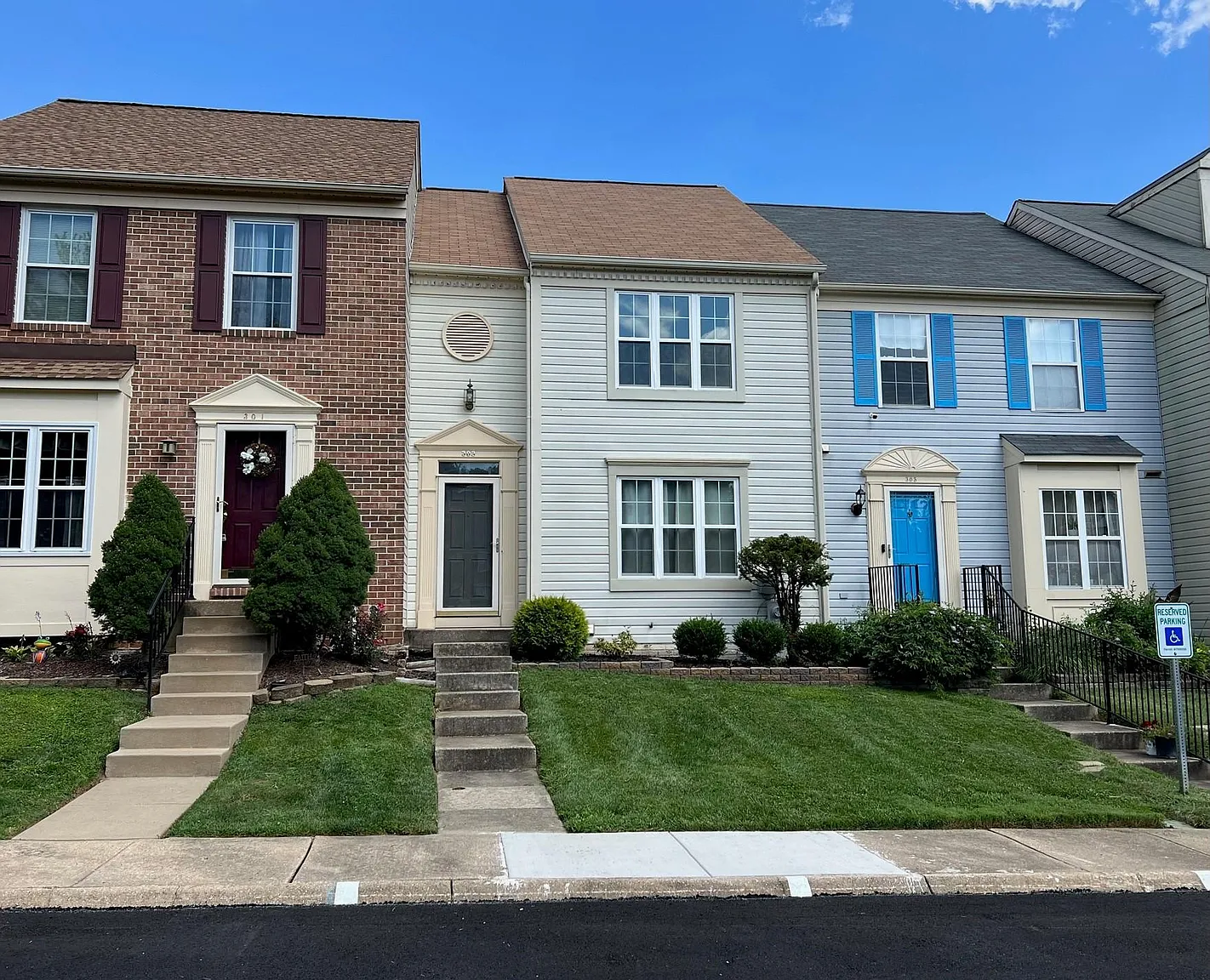 303 Overlea Pl photo 1